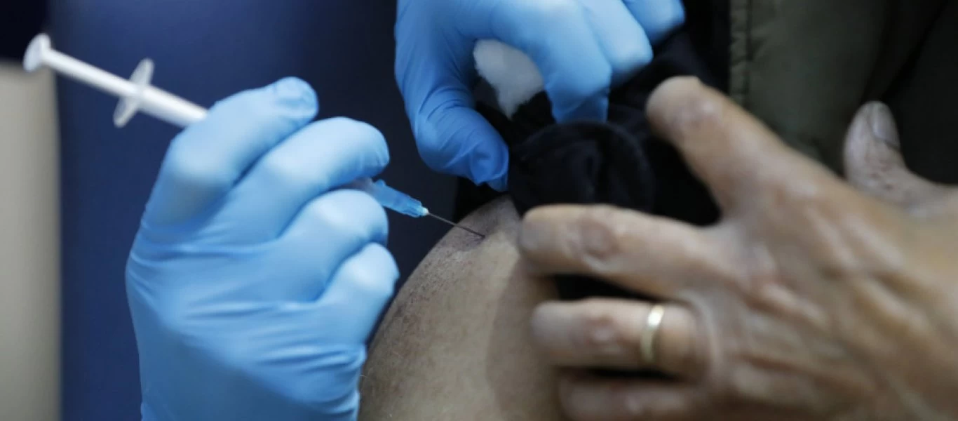 Στην Ιταλία εμβολιάζονται μέχρι και μέσα από τα αυτοκίνητα